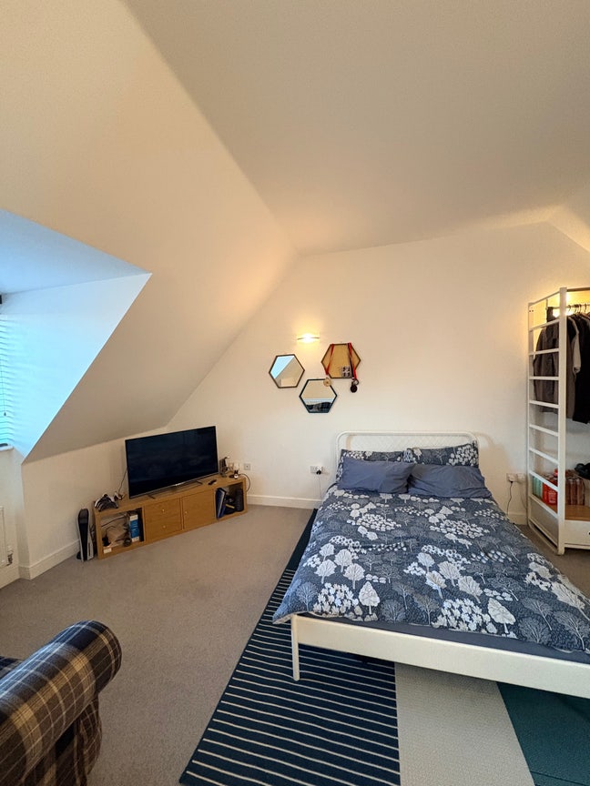 Double bed en suite room to let in GWP Didcot Main Photo