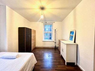 3 Bed No Living Room Shoreditch 2650 Modern  Main Photo