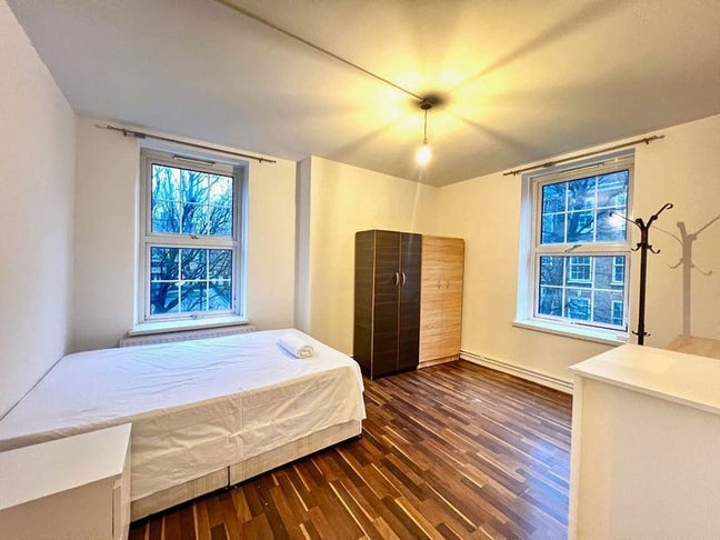 3 Bed No Living Room Shoreditch 2650 Modern  Main Photo
