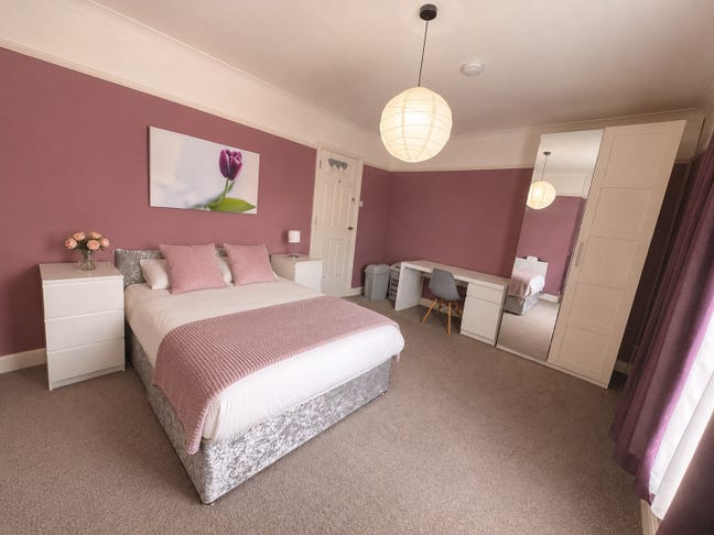Kettering: Large Double Room near Hospital Main Photo