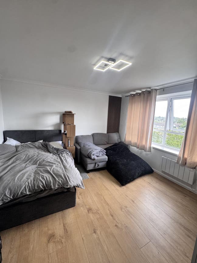 Modern Double Room in Central Southgate  Main Photo