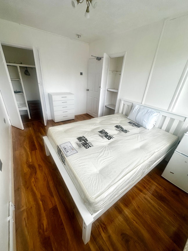 5 Rooms available in Brand New flat in Putney Main Photo