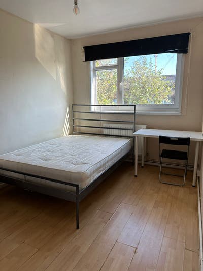 🔥 Bright room available now in E&C🔥 Main Photo