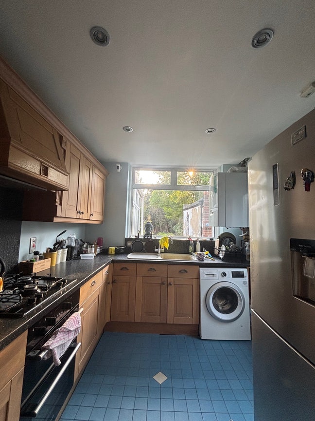 Quiet single room available in Merton (SW20) Main Photo