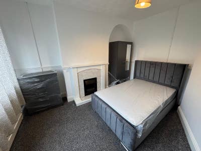 Newly refurbished house  Main Photo