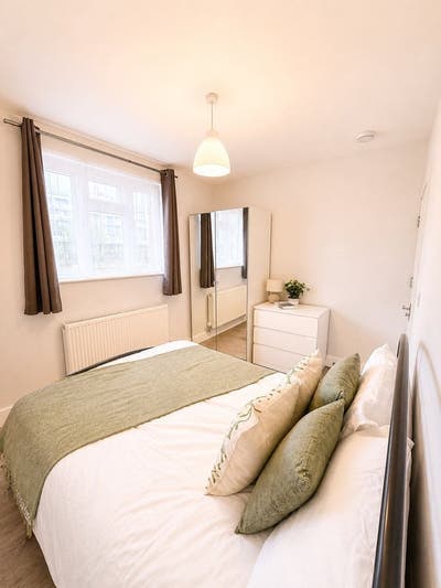 Newly Refurbished Double Room Available Now -E2 Main Photo
