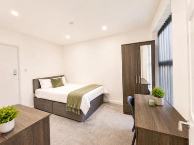 ** NEW LARGE En Suites Stirchley -No Bills To Pay! Main Photo