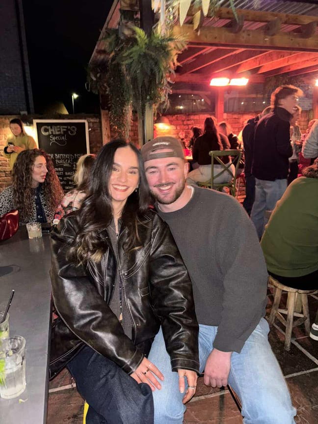 Me and my partner are looking for a room for ... Main Photo