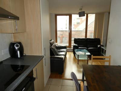 Spacious 2 Bed 2 Bath Apt Northern Quarter Main Photo