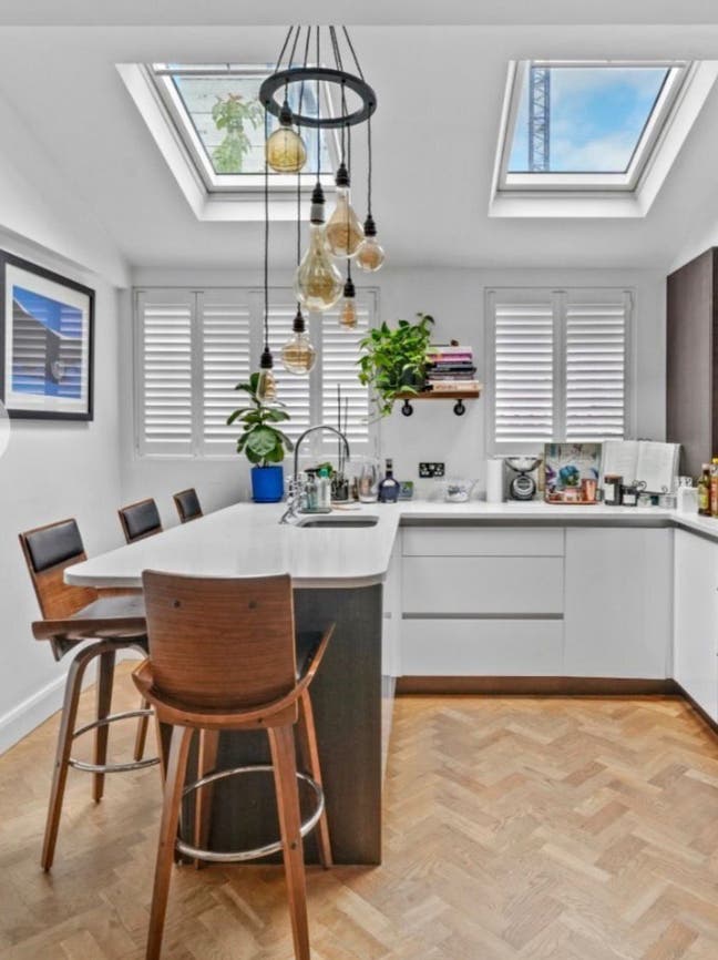 SHORT TERM let available in very central house   Main Photo