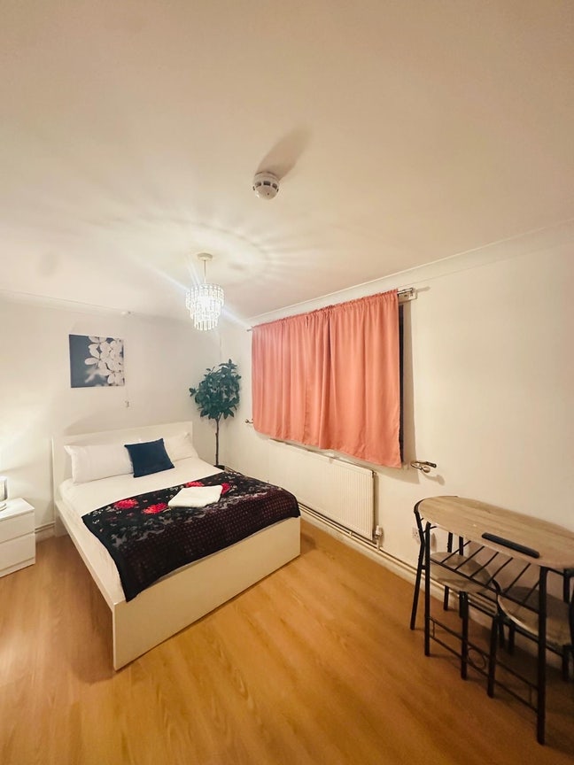 Bromley En-Suite Available  Main Photo
