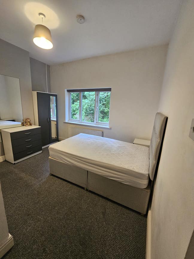Double Room to Rent - Sutton B75 Main Photo
