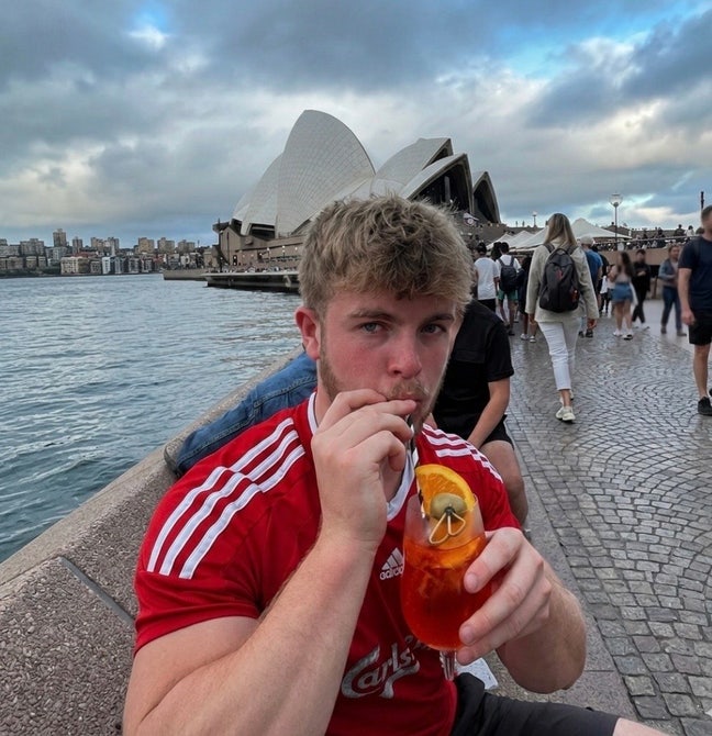 Looking to buddy up with 3/4 people! Main Photo