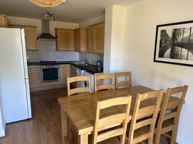 Bright & spacious furnished double ensuite room  Main Photo