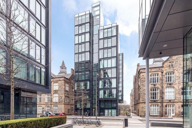 2b2b flat in Simpson loan, edinburgh city center Main Photo