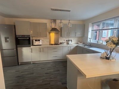 Spacious Super King Ensuite Room Available  Main Photo