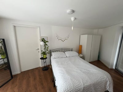 Double bedroom available in Bethnal Green Main Photo