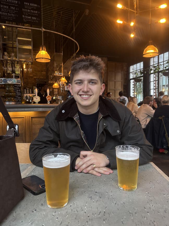Hi, I'm James. I'm 22 and work in financial s... Main Photo