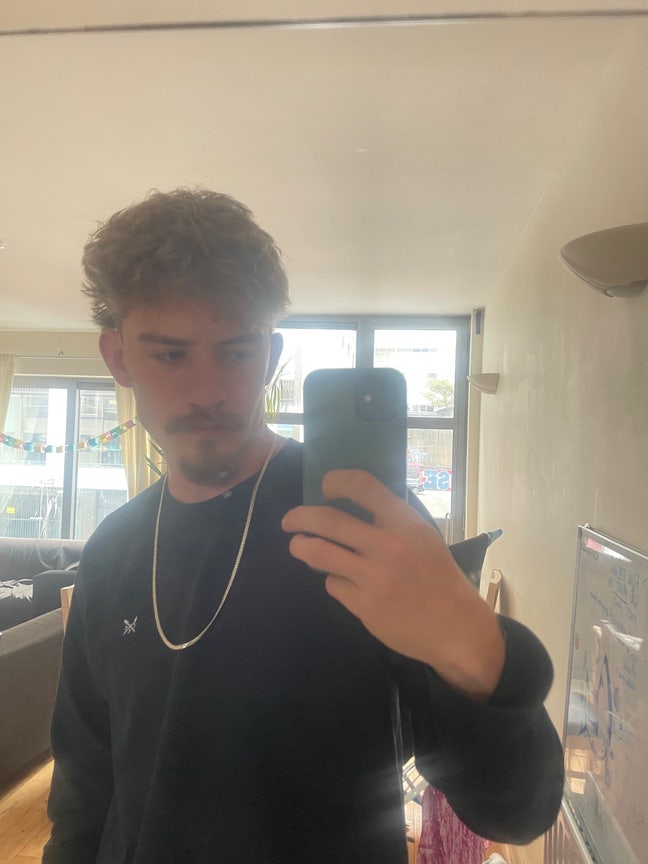 Young professional looking to move to London! Main Photo