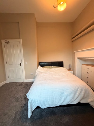 Room for rent in 3 bed flat in Leith  Main Photo