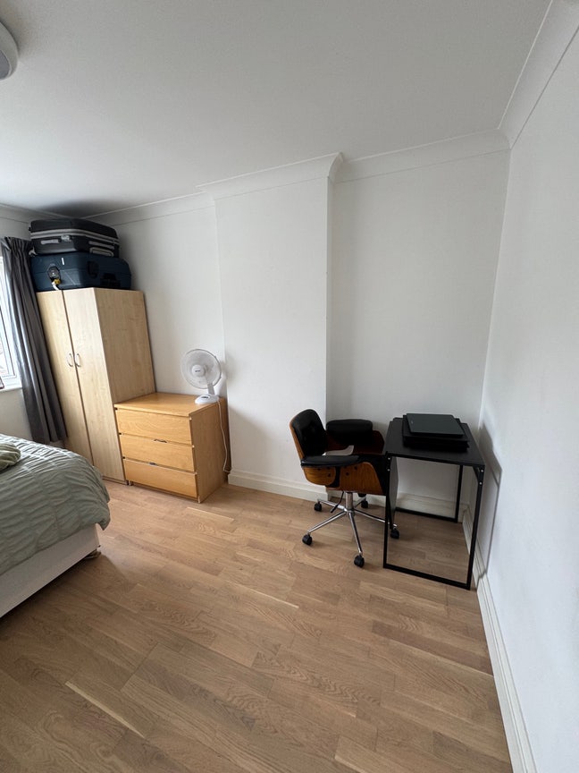 Beautiful double room in Acton Main Photo