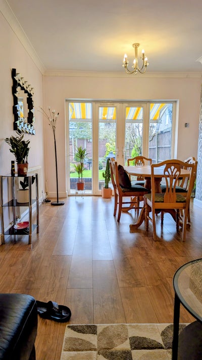 Spacious Two-Bedroom Home with Garden and Garage i Main Photo