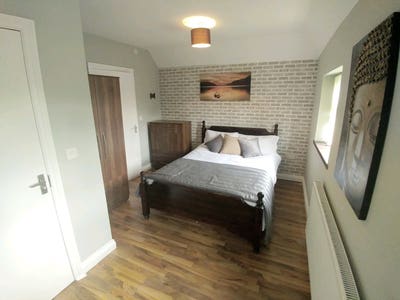 No Fees - En-suite in professionals house share. Main Photo