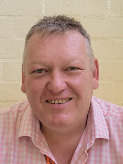 Professional Male seeks a double room Main Photo