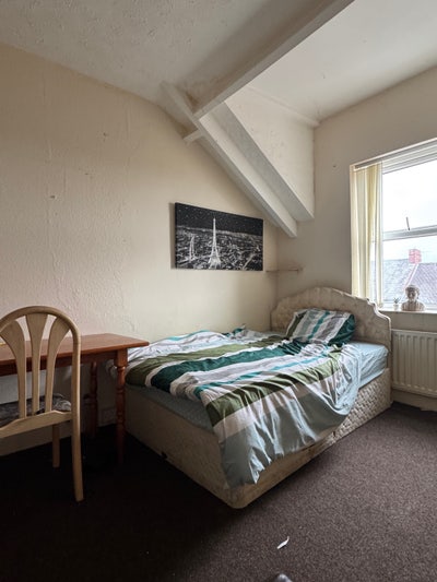  affordable double bedroom - including bills  Main Photo