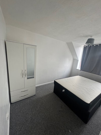 En-suite room furnished  Main Photo