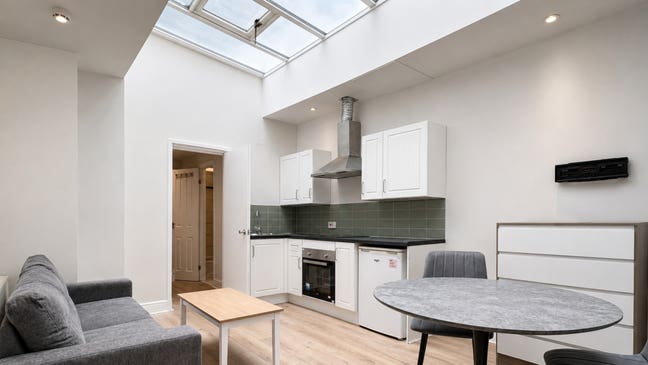 Lovely 1 Bed Flat in Gloucester Road Main Photo