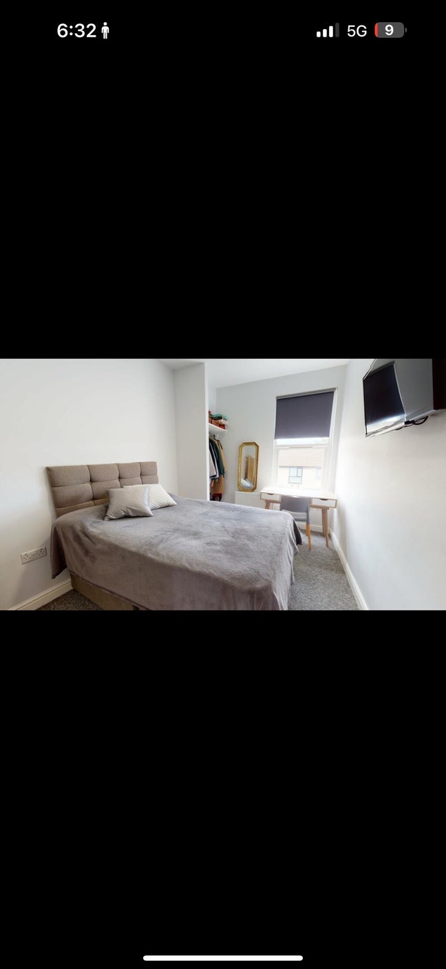 Looking for 2 students to join our house Main Photo