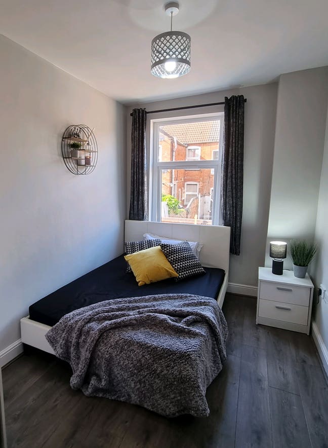 First Week Free  - Fully Furnished Double Room Main Photo
