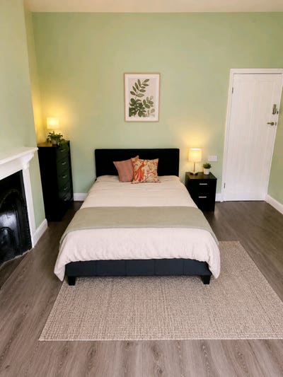 First weeks rent FREE - Suitable for couples Main Photo