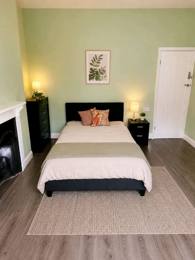 First weeks rent FREE - Suitable for couples Main Photo