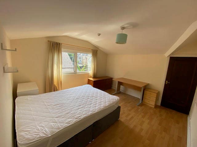 Looking for 2 people to replace me and my flatmate Main Photo