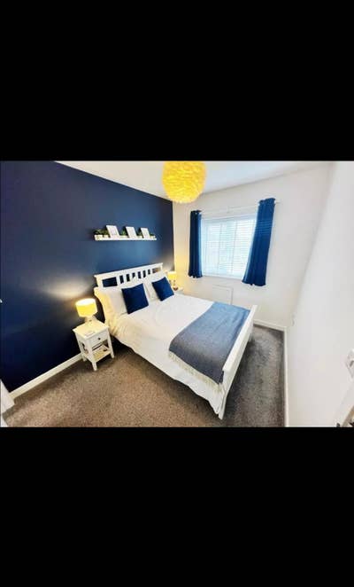Hi am renting a double room in 3 bedroom house Main Photo