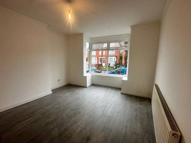 3 Bedroom End Terrace, Brays Lane, Coventry CV2 Main Photo