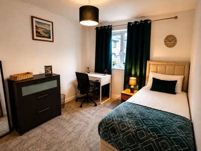 Quiet Room in House Inc all bills Main Photo