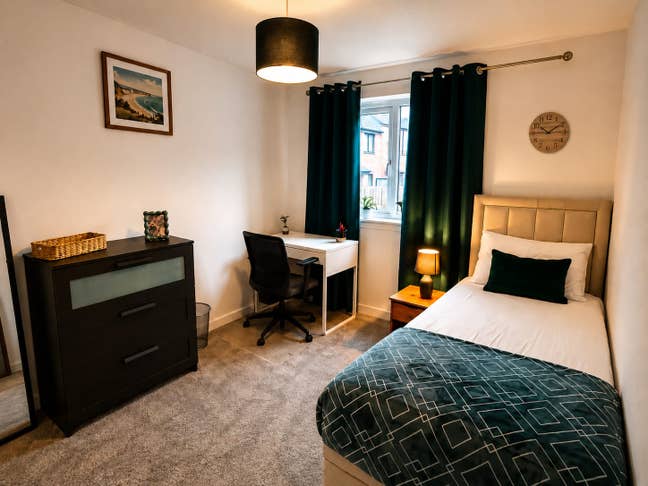 Quiet Room in House Inc all bills Main Photo