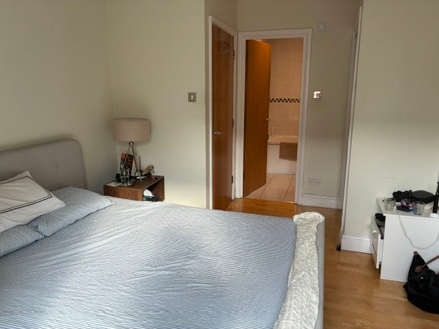 Double Room with En Suite Main Photo