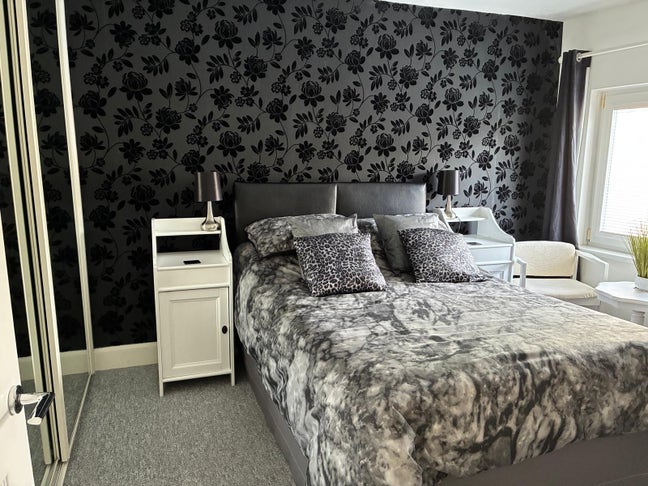 Monday to Friday only Double room single occupancy Main Photo