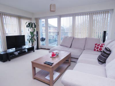 Spacious Double En-suite Room, Clean, Tidy, Warm Main Photo