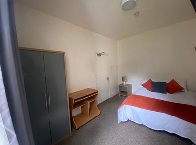 1/2 Price Deposit & Only 2 Weeks Upfront Rent! Main Photo
