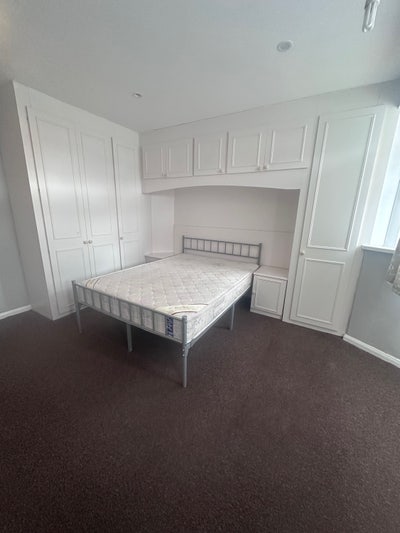 1 Master Room is Available  Main Photo