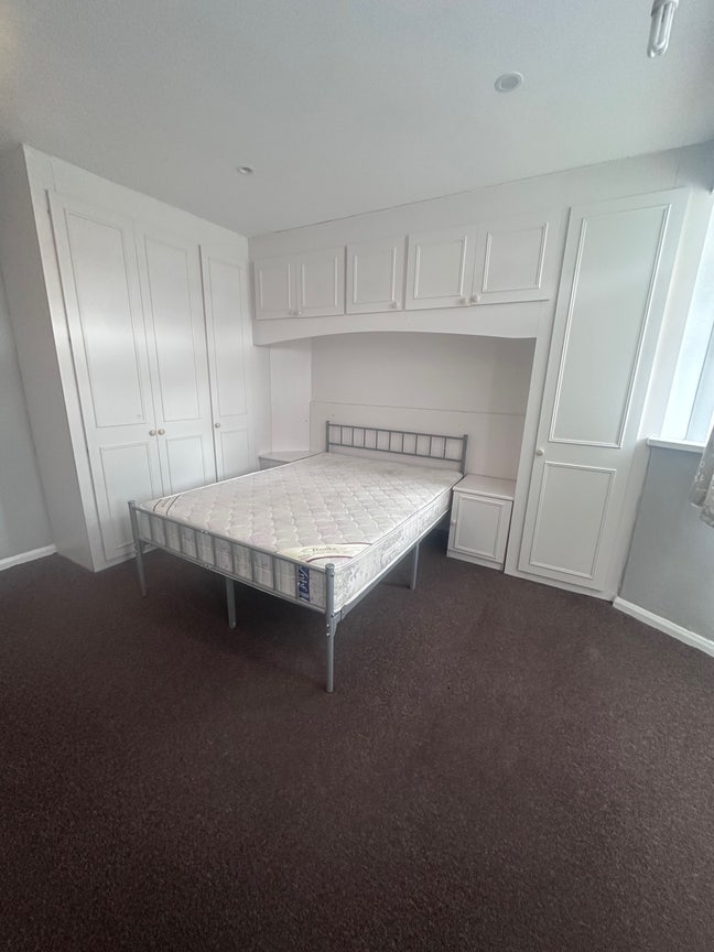 1 Master Room is Available  Main Photo