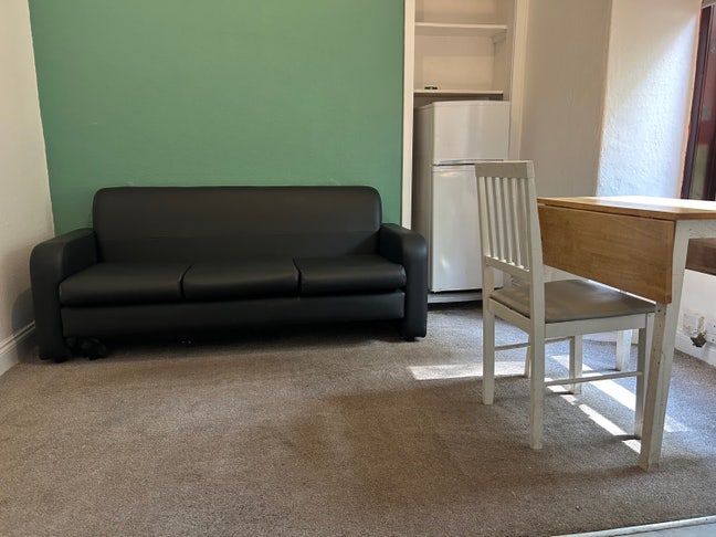 Modern 1 bedroom furnished apartment  Main Photo