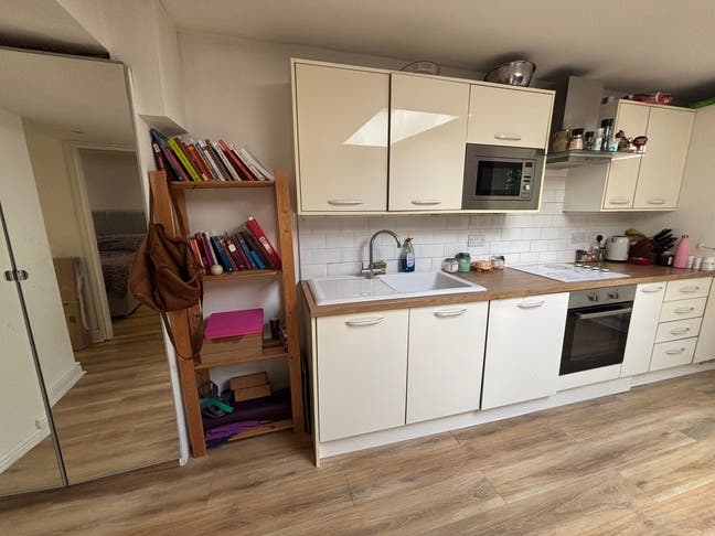 1 Bed Flat, Battersea Park Road, SW11 Main Photo