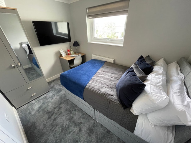 Double Room in a house share Main Photo