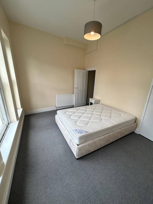 2 Bed Flat, Balham High Road, SW12 Main Photo